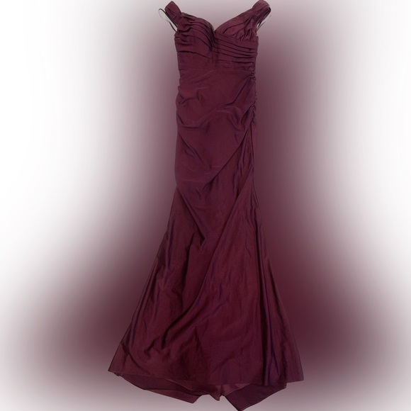 New LA FEMME Dark Berry Off the Shoulder Trumpet ruched gown size 6 - Picture 6 of 8